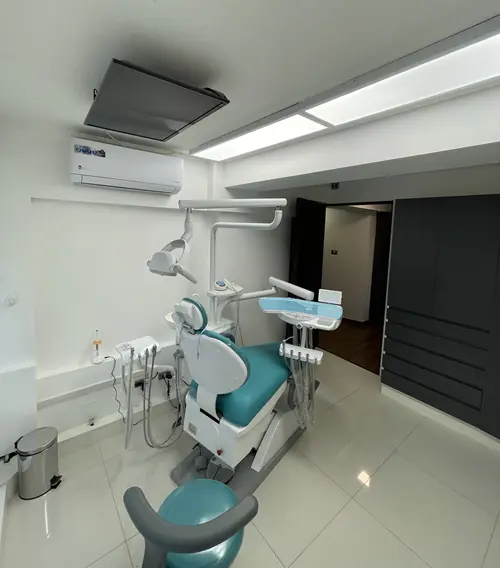 Sala de espera cómoda en nuestra clínica dental de Providencia